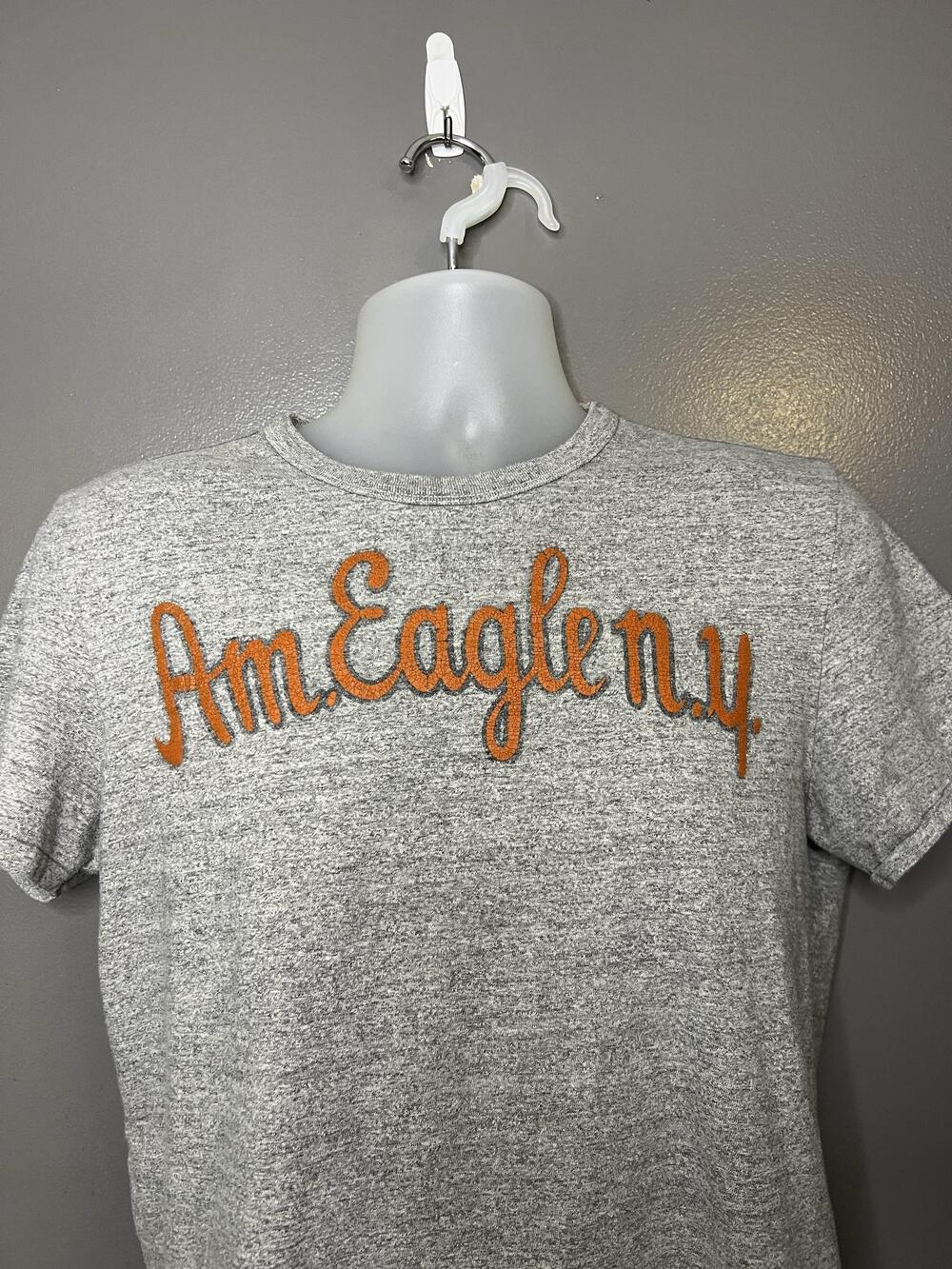 American Eagle 2009 Shirt Mens Medium Gray Am Eagle NY Script Logo Graphic Tee